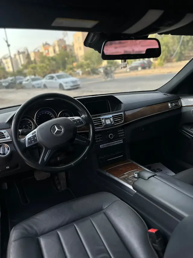 مرسيدس بنز E300 سيدان 2016 بمحرك 295 حصان ومقاعد جلدية وفتحة سقف في قدسيا - صورة 5