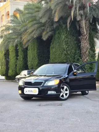 سكودا أوكتافيا 2011 أوتوماتيك بمحرك 1600 سي سي وفتحة سقف في غرناطة حماة