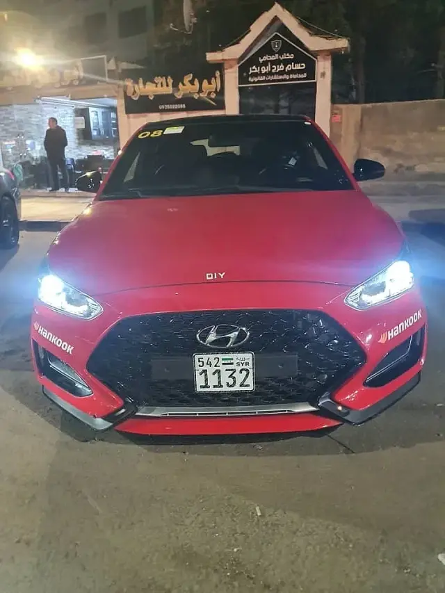 هيونداي فيلوستر 2019 حمراء كوبيه بفتحة سقف وسقف بانورامي في المنارة