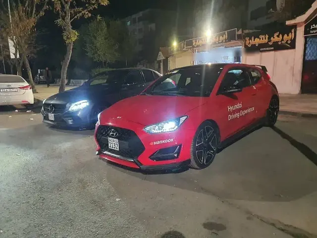 هيونداي فيلوستر 2019 حمراء كوبيه بفتحة سقف وسقف بانورامي في المنارة - صورة 3