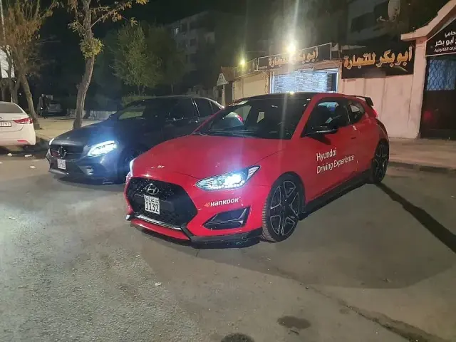هيونداي فيلوستر 2019 حمراء كوبيه بفتحة سقف وسقف بانورامي في المنارة - صورة 7