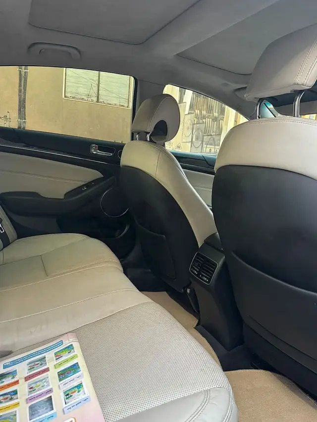كيا K7 2016 بيضاء بمحرك 220 حصان وسقف بانورامي في الغوطة بحمص - صورة 12