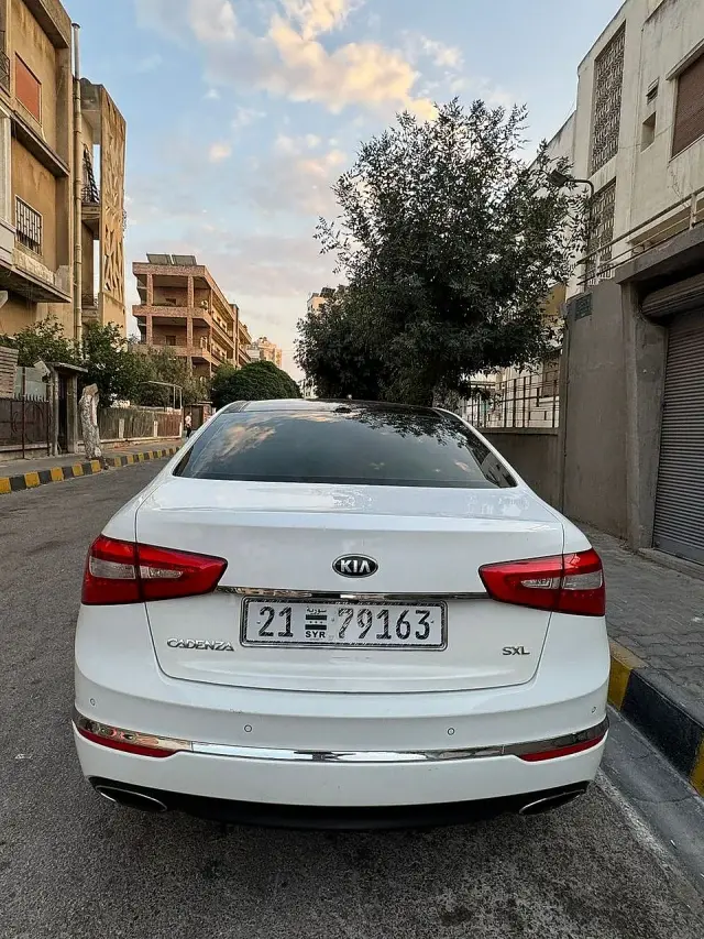 كيا K7 2016 بيضاء بمحرك 220 حصان وسقف بانورامي في الغوطة بحمص - صورة 4