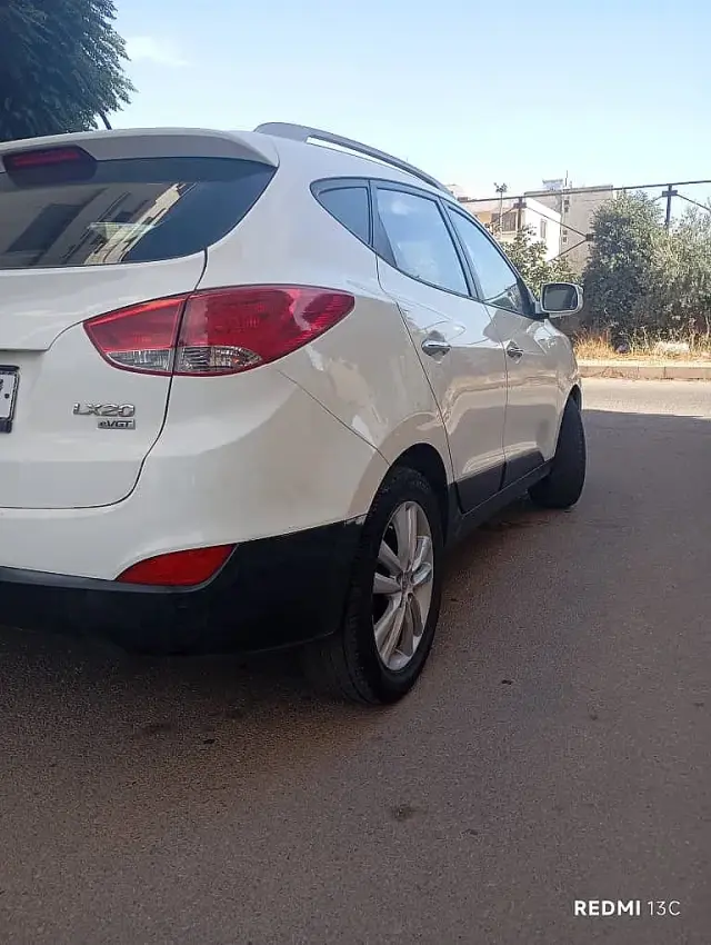 هيونداي توسان هاتشباك 2010 بمحرك 2400 سي سي وسقف بانورامي في حمص - صورة 3