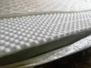 فرشة طبية بسماكة 20 سم بطبقات سوبر أول وسوفت هاي لوكس في ببيلا