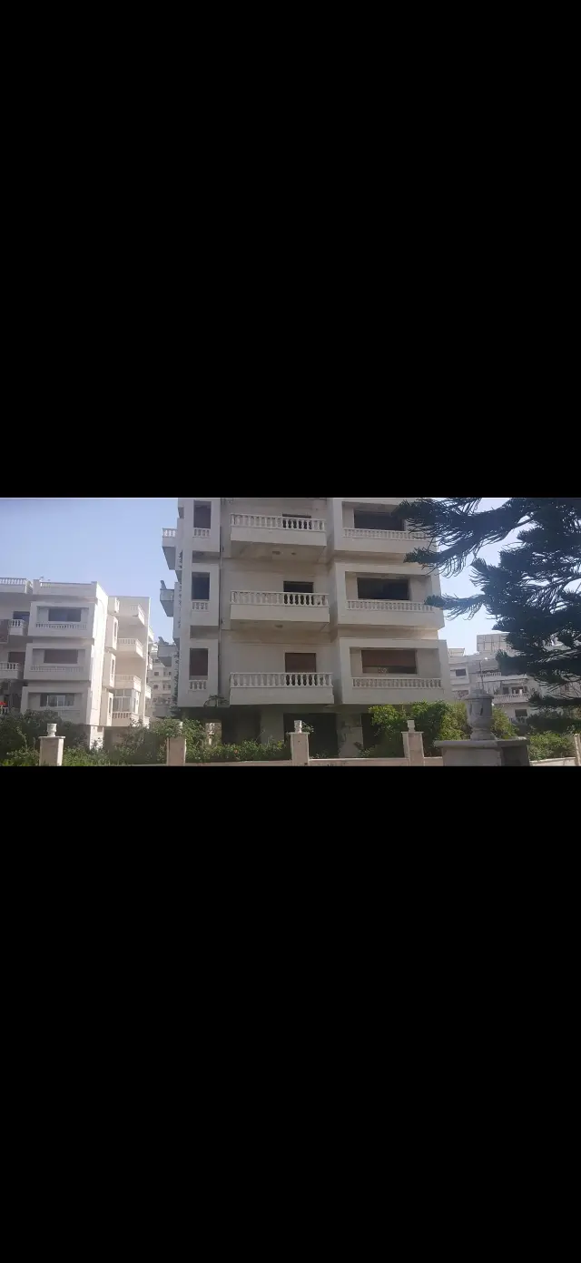 فيلا من أربعة طوابق بحديقة وكراج في المشروع العاشر باللاذقية - صورة 7