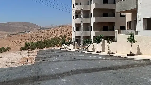 شقة واسعة من 140 م² في التل بطابو أخضر ومصعد وثلاث برندات - صورة 4