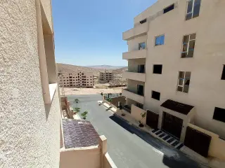 شقة واسعة من 140 م² في التل بطابو أخضر ومصعد وثلاث برندات