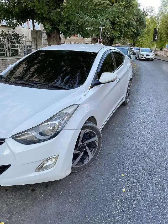 إلنترا 2012 بيضاء سيدان أوتوماتيك بمحرك 1600 سي سي في كفر سوسة البلد - صورة 3