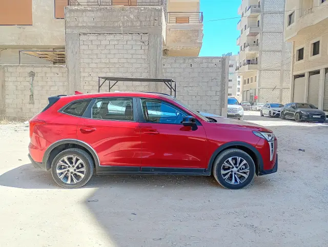 جريت وول سيف كروس أوفر 2026 حمراء أوتوماتيك للإيجار اليومي في قطنا - صورة 4