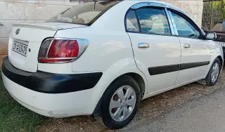 كيا ريو سيدان أوتوماتيك موديل 2009 بسقف مفتوح ومقاعد جلدية في السابع من نيسان