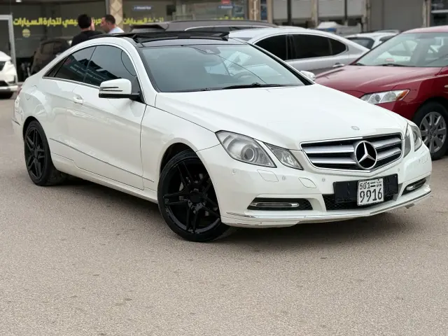 مرسيدس بنز E200 كوبيه 2012 أبيض بسقف بانورامي وكفالة في البياضة حمص
