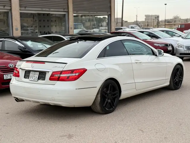 مرسيدس بنز E200 كوبيه 2012 أبيض بسقف بانورامي وكفالة في البياضة حمص - صورة 8