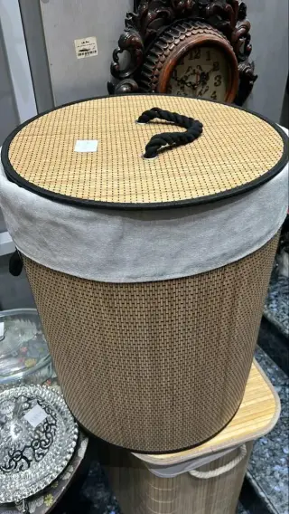 سلة غسيل منزلية معروضة للبيع في حي 8 آذار باللاذقية