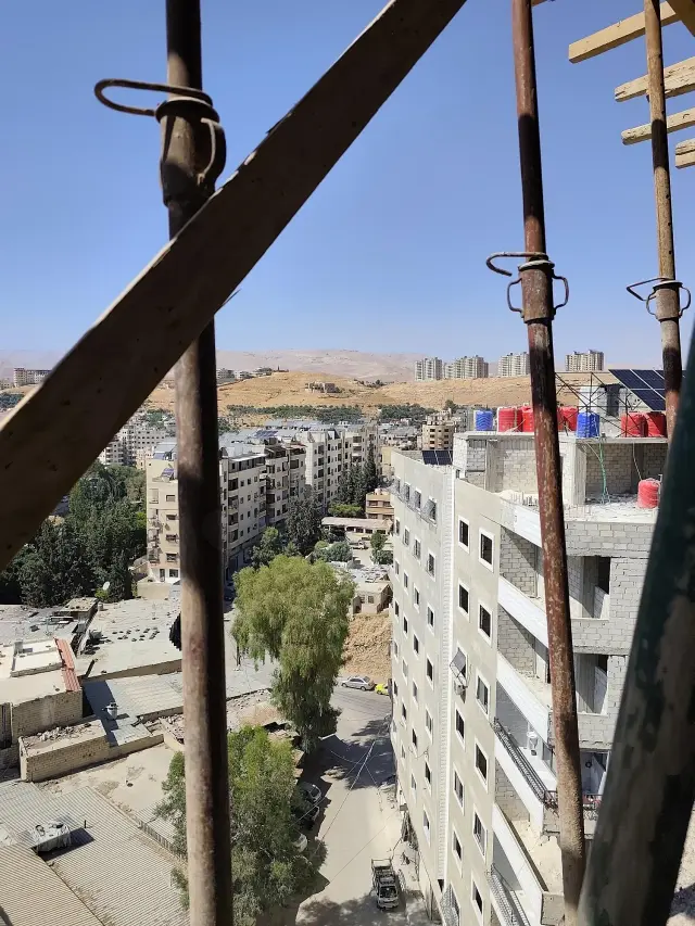 شقة 102 م² على الهيكل في طابق علوي بمجمع قدسيا، إطلالة غربية وشمالية - صورة 7