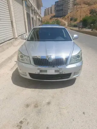 سكودا أوكتافيا سيدان 2009 بمكيف وفتحة سقف وكاميرا خلفية في قدسيا