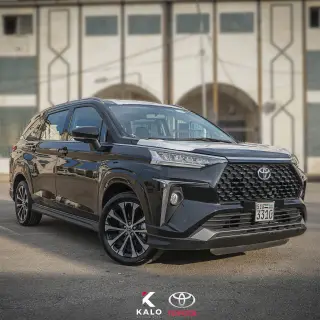 تويوتا فيلوز 2024 سوداء دفع رباعي بأوتوماتيك للإيجار الشهري في كرم الشامي بحمص