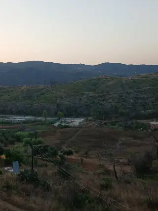 أرض سياحية بطابو أخضر بمساحة 1500 م² قرب قسطل معاف في اللاذقية