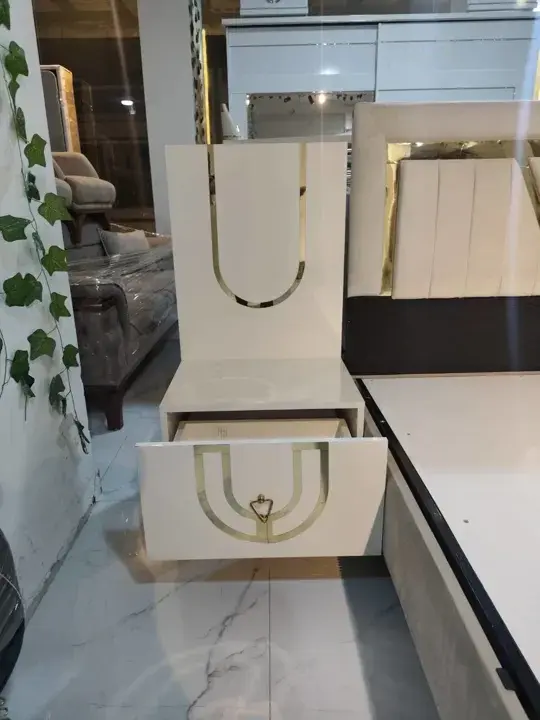 غرفة نوم كاملة مستعملة تضم خزانة ستة أبواب وكمدينتين وتخت عنبر في حلب - صورة 2