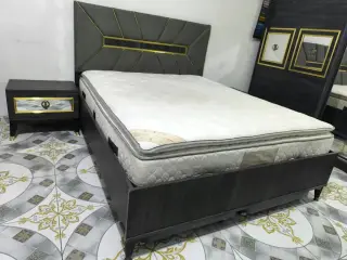 غرفة نوم كاملة مستعملة بحالة نظيفة تضم خزانة بابين وتخت عنبر في صلاح الدين بحلب