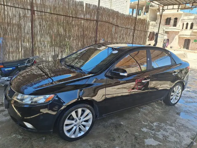 كيا فورتي سيدان 2010 أوتوماتيك بمكيف ومقاعد جلدية في جرمانا - صورة 2
