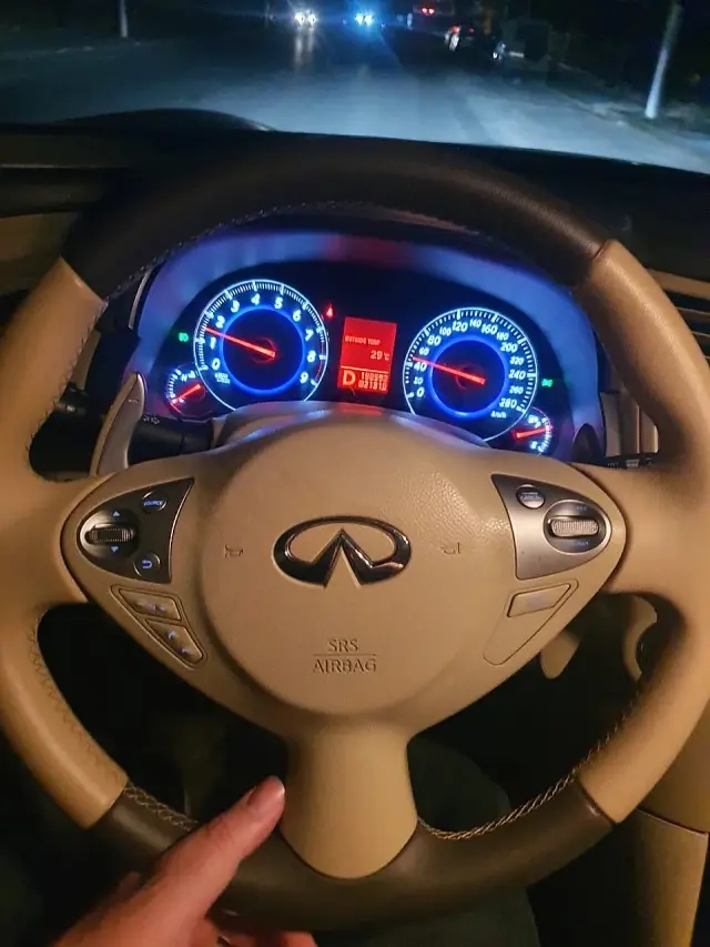 إنفينيتي إف إكس 2011 دفع رباعي بسقف بانورامي في البرامكة دمشق - صورة 4