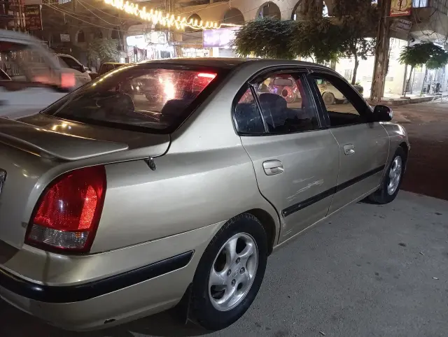 هيونداي إلنترا 2001 فضية، أوتوماتيك وبمحرك 1600 سي سي في دوما - صورة 2