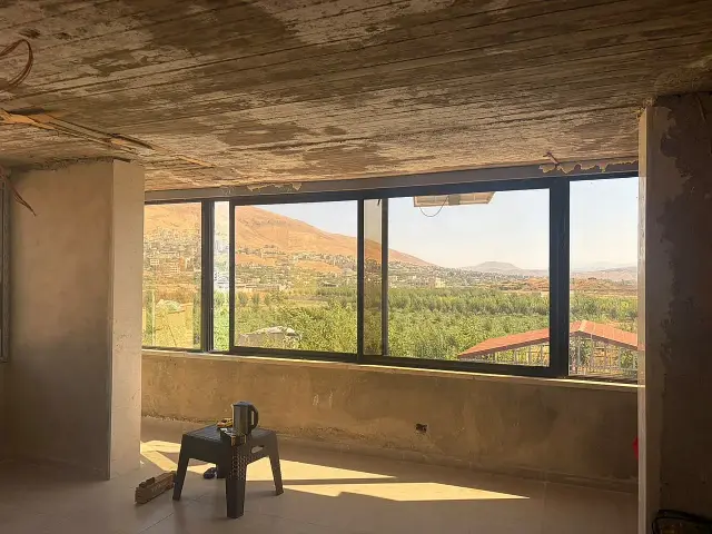 فيلا من طابقين في سهل بقين بالزبداني، أربع غرف ومسبح كبير - صورة 9
