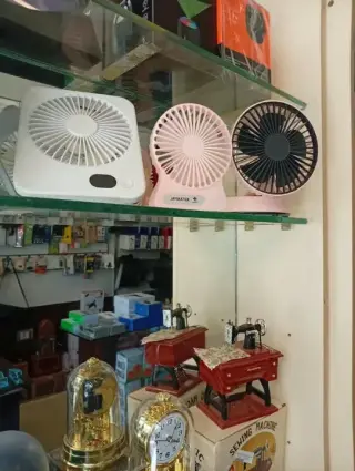 مروحة مكتب محمولة قابلة للشحن بشاشة LED في سيف الدولة بحلب