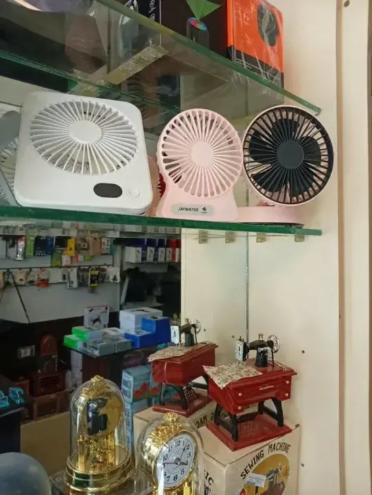 مروحة مكتب محمولة قابلة للشحن بشاشة LED في سيف الدولة بحلب