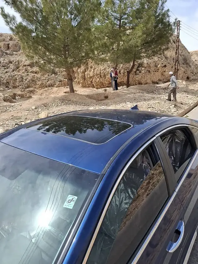 هيونداي سوناتا 2017 زرقاء بفتحة سقف ومقاعد جلدية في يبرود - صورة 7