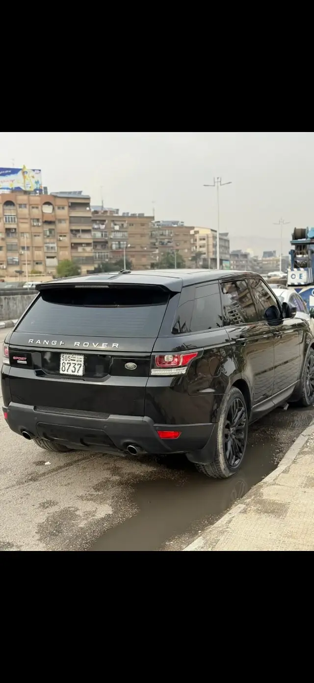 رينج روفر 2017 أسود بسقف بانورامي وكاميرات للإيجار اليومي في الأنصاري - صورة 11