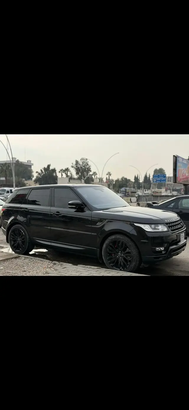 رينج روفر 2017 أسود بسقف بانورامي وكاميرات للإيجار اليومي في الأنصاري