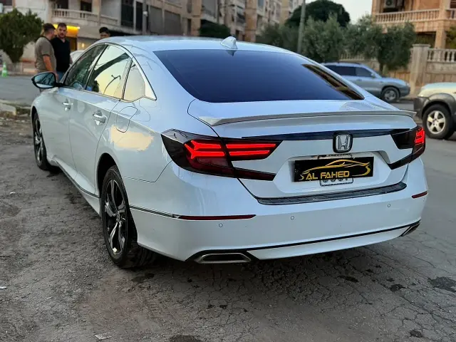 هوندا أكورد سيدان 2018 بيضاء أوتوماتيك بمحرك 1600 سي سي في الفرقان - صورة 2