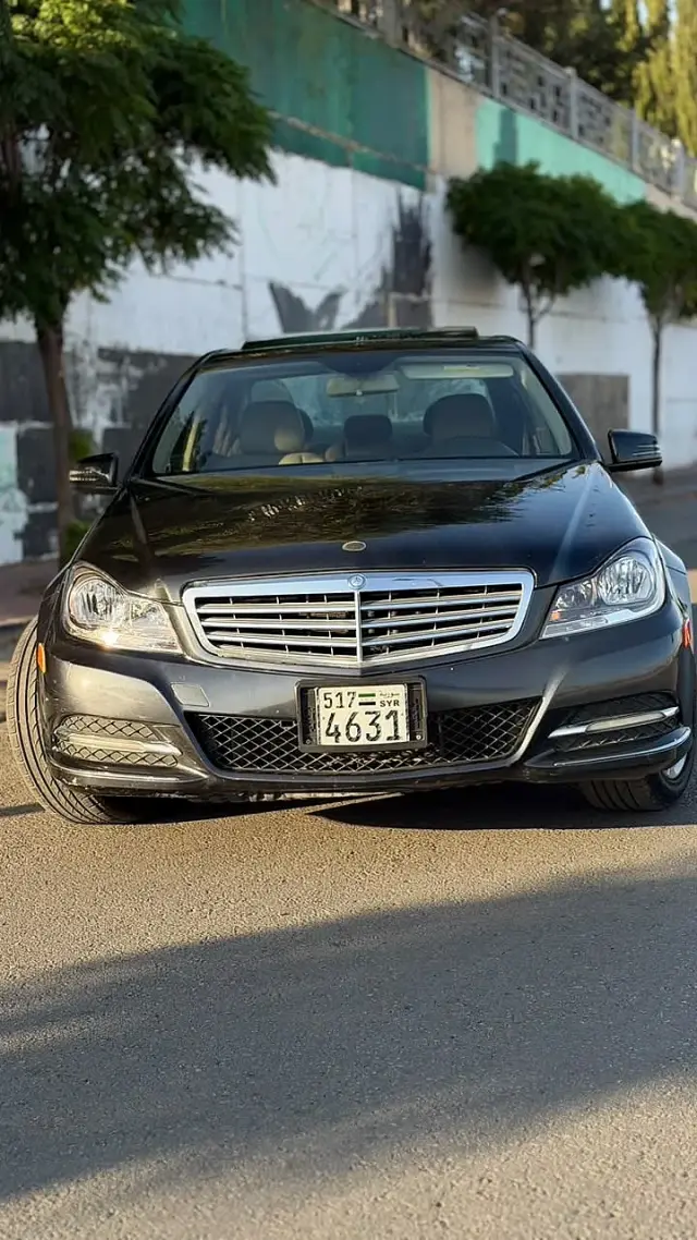 مرسيدس بنز C300 موديل 2013 أسود بمحرك 3000 سي سي ومقاعد جلدية في أبو رمانة