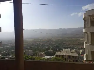 شقة أرضية بثلاث غرف وبلكون في مضايا بريف دمشق، طابو أخضر