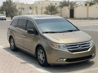 هوندا ميني فان 2012 بمحرك 3500 سي سي وكاميرا خلفية في درعا