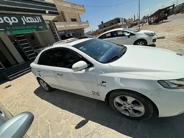 كيا فورتي سيدان 2010 بيضاء أوتوماتيك بمحرك 1600 سي سي في البعث درعا - صورة 12