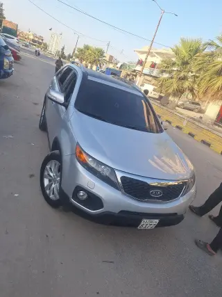 كيا سورينتو 2010 كروس أوفر بمحرك 2400 سي سي وفتحة سقف في جسر الشغور