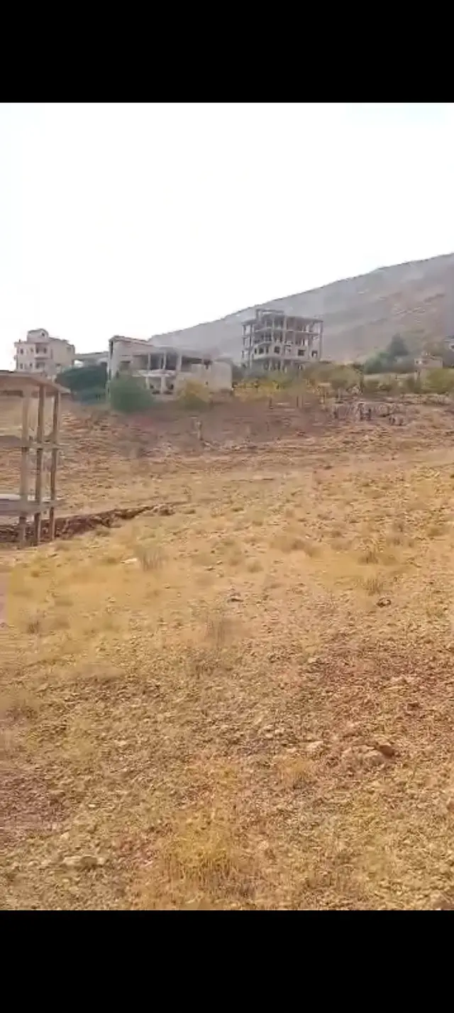 أرض سكنية بمساحة 1000 م² في الزبداني، بإطلالة بانورامية وخدمات مياه وكهرباء وصرف صحي