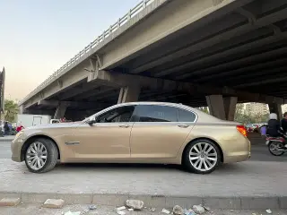 بي إم دبليو الفئة 7 موديل 2011 سيدان بفتحة سقف ومقاعد جلدية في حرستا