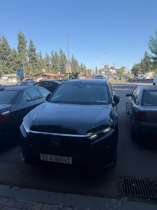 هوندا CR-V 2025 أسود بسقف بانورامي ومقاعد جلدية في صحنايا
