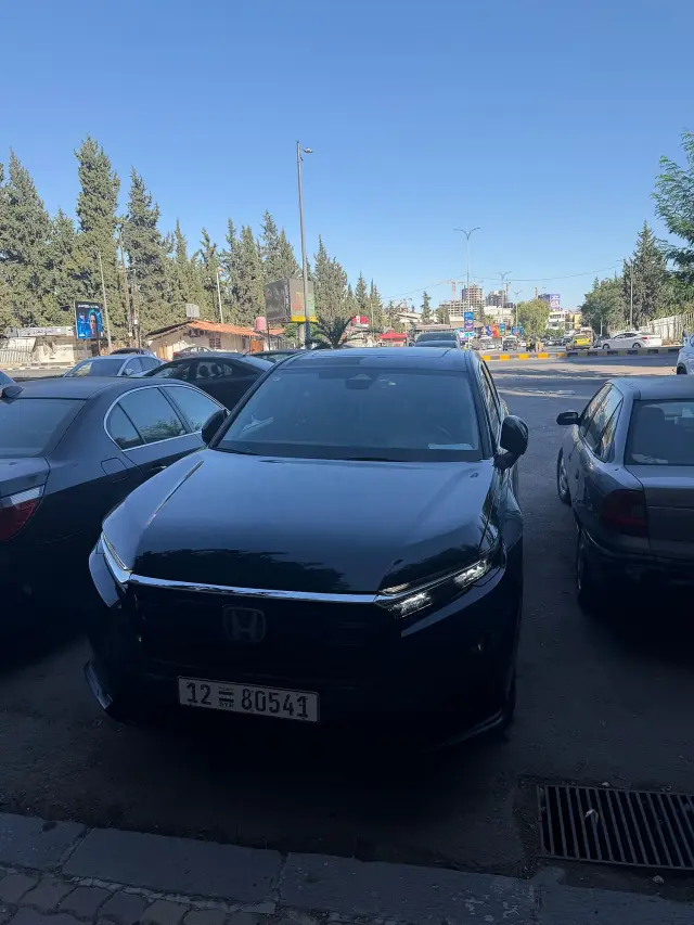 هوندا CR-V 2025 أسود بسقف بانورامي ومقاعد جلدية في صحنايا