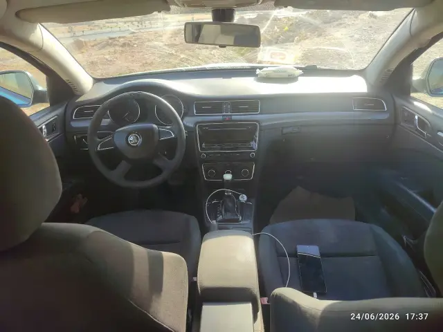 سكودا سوبيرب 2015 سيدان أوتوماتيك بمحرك 1400 سي سي في الباب - صورة 3
