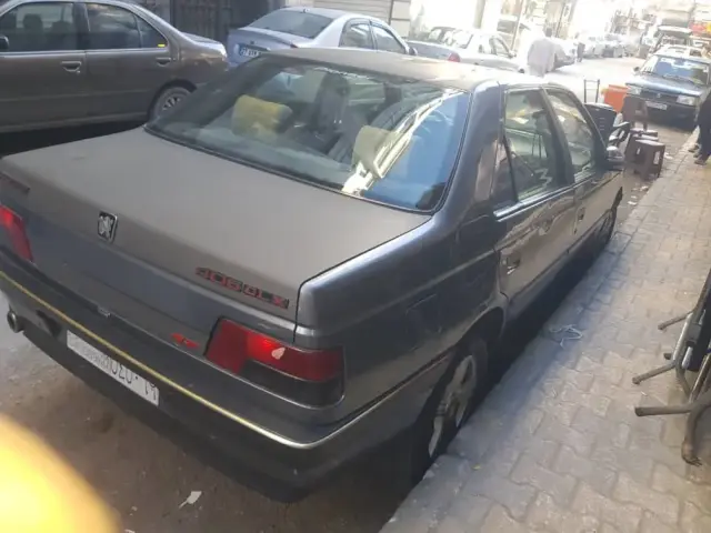 بيجو سيدان فضية 2004 بمحرك بنزين 1400 سي سي في حلب - صورة 4