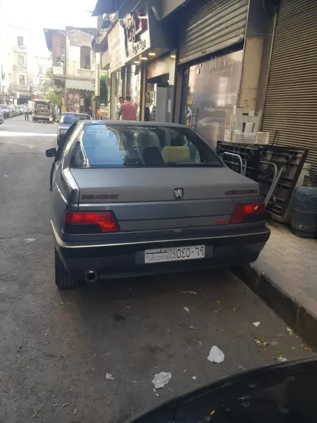 بيجو سيدان فضية 2004 بمحرك بنزين 1400 سي سي في حلب - صورة 3