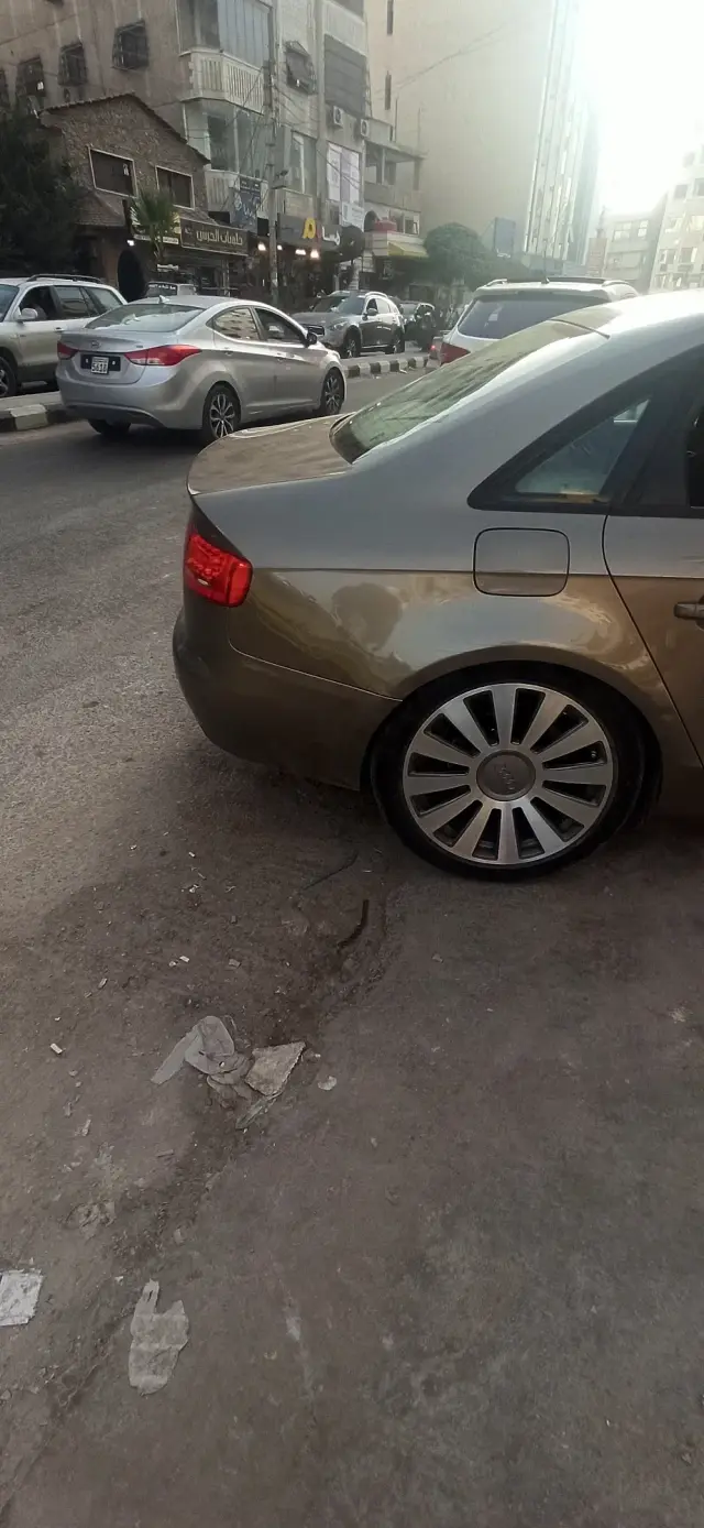 أودي A4 سيدان 2010 بمحرك 2000 سي سي وجير أوتوماتيك في صحنايا - صورة 4