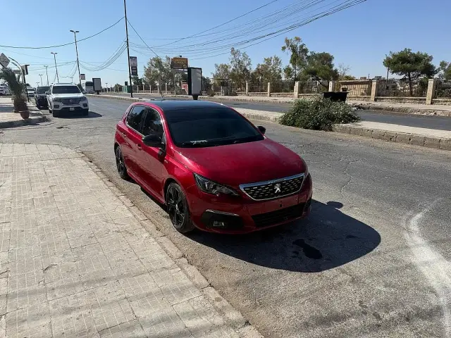 بيجو 308 هاتشباك 2020 حمراء بقوة 225 حصان وناقل أوتوماتيك في خالدية