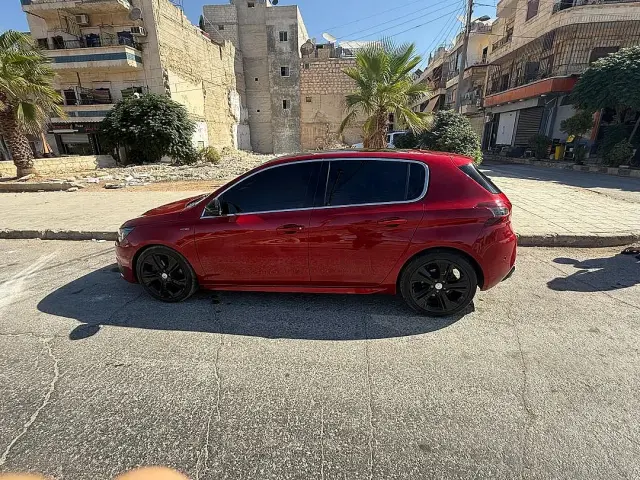 بيجو 308 هاتشباك 2020 حمراء بقوة 225 حصان وناقل أوتوماتيك في خالدية - صورة 4