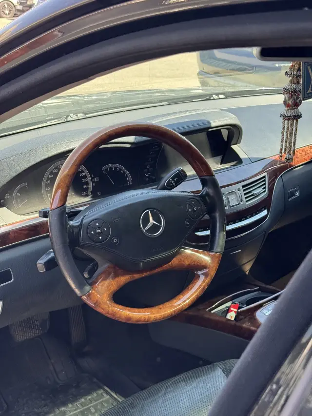 مرسيدس S350 سيدان أسود 2010 بسقف بانورامي ومقاعد جلدية في البياضة، حمص - صورة 4